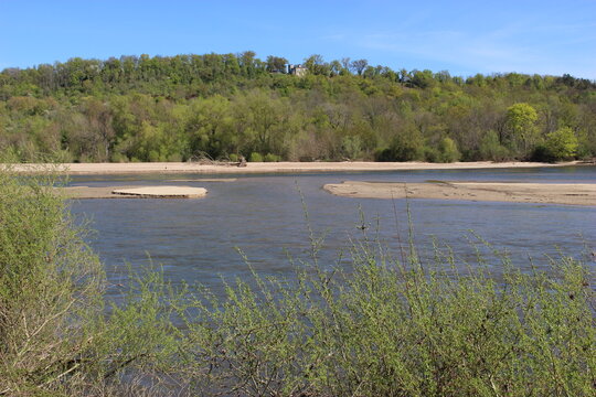 Banc de sable sur la Loire juste en aval du Bec d'Allier au printemps