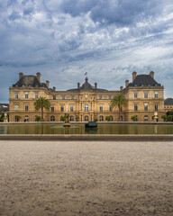 Obraz premium Dramatic sky in Paris 