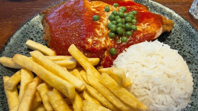 Bife &agrave; parmegiana