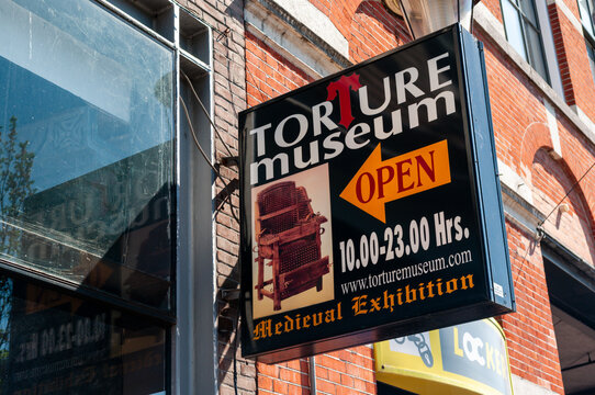 The exterior entrance and official signage of the Torture Museum at 449 Singel in Amsterdam, featuring historical exhibits on medieval punishment and judicial cruelty along the canal.