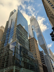 Fototapeta premium Majestic modern New York skyscrapers reflecting sunlight across iconic Manhattan skyline with towering architecture, urban atmosphere, and vibrant city energy, travel Usa