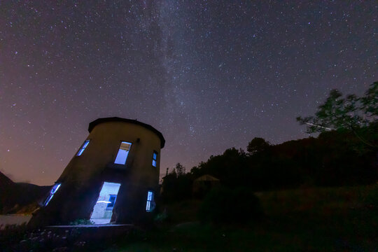 It is located 11 km north of G&ouml;yn&uuml;k district. &Ccedil;ubuk Lake, with &Ccedil;ubuk Village on its shore and surrounded by beautiful pine forests, is situated on the shore.