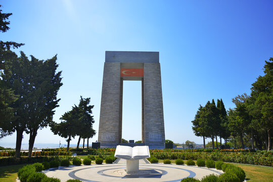 March 18th &Ccedil;anakkale Victory, &Ccedil;anakkale Martyrs' Monument