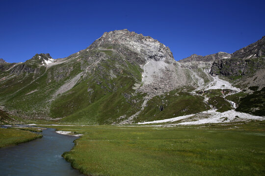 Landschaft in den &Ouml;sterreichischen Alpen im Pitztal. Wanderung um den Riffelsee im Sommer.