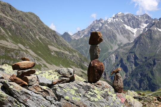 Steinpyramide in den &ouml;sterreichischen Alpen, Pitztal im Sommer