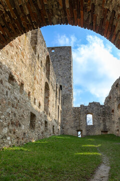 Burgruine Niederhaus bei Ederheim im Ries, Bayern