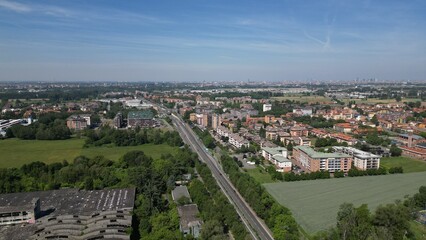 Fototapeta premium Cityscape aerial view: Capturing a panoramic aerial view of a vibrant cityscape, showcasing a sprawling urban landscape under a clear blue sky.