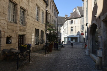 Obraz premium Vieille rue typique, ville de Dole, département du Jura, France