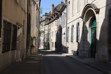 Obraz premium Vieille rue typique, ville de Dole, département du Jura, France