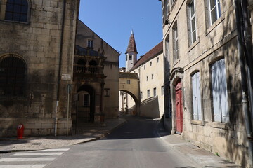 Vieille rue typique, ville de Dole, département du Jura, France © ERIC