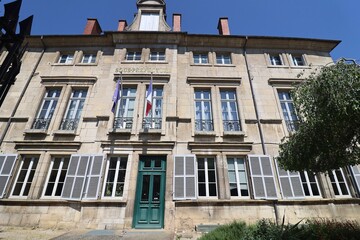 Obraz premium Sous-préfecture, vue de l'extérieur, ville de Dole, département du Jura, France