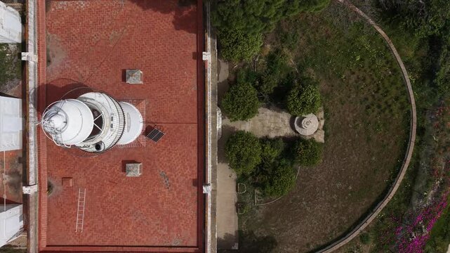 Faro de Rosas situado en la Punta de la Poncella, comarca del Alto Ampurd&aacute;n, Catalu&ntilde;a, Espa&ntilde;a.