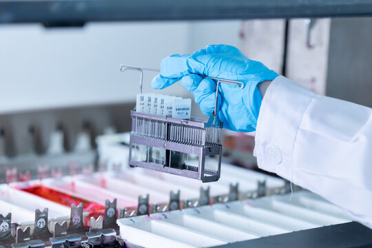 A laboratory pathologist using automatic multi slide stainer machine in a laboratory