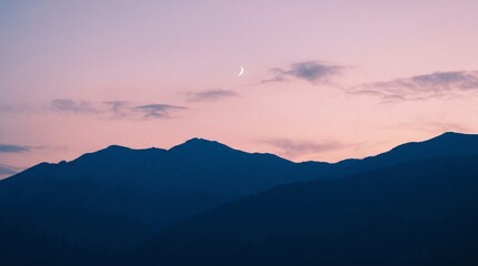 Obraz premium Blue Mountain Silhouette against Pink and Violet Twilight Sky