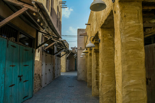 Al seef in old Dubai is a cultural shopping area