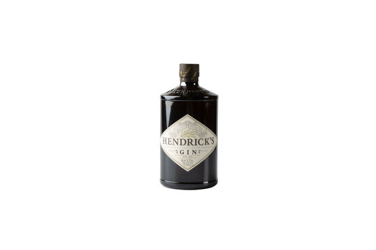 A bottle of Hendrick's Gin isolated on a transparent background 투명한 배경에 고립된 핸드릭스(Hendrick's) 진 병