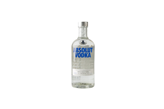 A bottle of Absolut Vodka isolated on a transparent background 투명한 배경에 고립된 앱솔루트 보드카 병