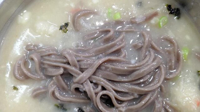 한국,음식,옹심이메밀칼국수,메밀칼국수,칼국수,Korea, food, buckwheat noodle soup with potato balls, buckwheat noodle soup, kalguksu.