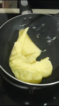 Cooking Creamy Smooth Mashed Potatoes in a Non-Stick Pan