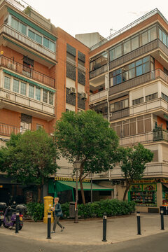 Fachada y arquitectura de edificios en Madrid