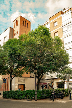 Fachada y arquitectura de edificios en Madrid