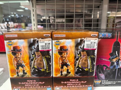 April 2026, Singapore: Banpresto One Piece World Collectable Figure (WCF) Log Stories set featuring Ace vs. Marshall D. Teach