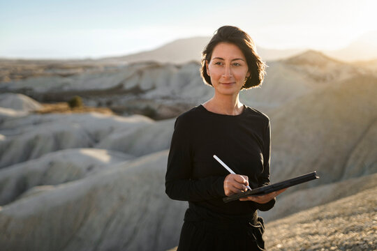 Designer working remotely outdoors in Mahoya desert
