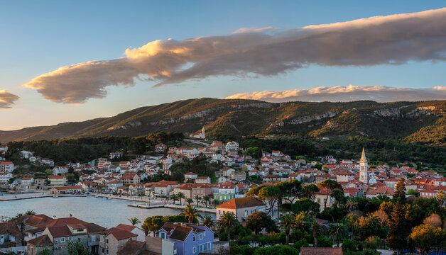 Jelsa&mdash;a fishing village on the island of Hvar, bathed in the rays of the rising sun