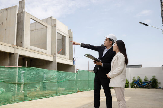 A construction project manager showing clients the project developments and future plans for the construction