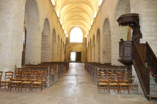 L'abbaye Saint -Pierre, ancienne abbaye b&eacute;n&eacute;dictine, village de Baume les Messieurs, d&eacute;partement du Jura, France