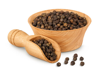 Naklejka premium Black peppercorns or pepper in a wooden bowl and scoop isolated on a white background