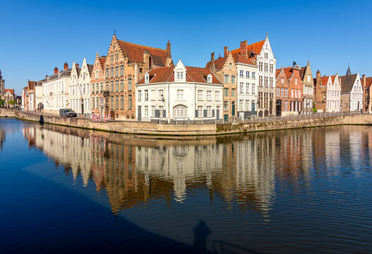Medieval architecture along Spiegelrei canal in Brugge, Belgium