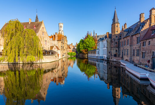 Rosary Quay canal (Rozenhoedkaai) with medieval architecture in Bruges, Belgium