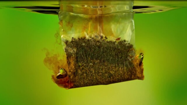 Super Slow Motion of Falling and Extracting Tea Bag into Hot Water at 1000fps.