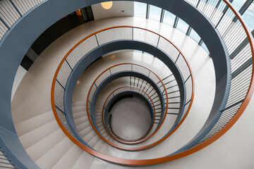 Fototapeta premium Modern Spiral Staircase Descent in Contemporary Building