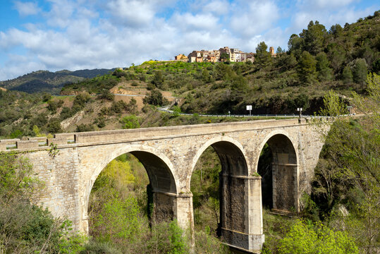 Arched bridge over the Siurana River near Torroja del Priorat village, Priorat region, Tarragona province, Catalonia, Spain