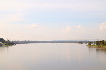 Naklejka premium Wide panoramic view of the Mahakam River under a clear sky, Indonesia.