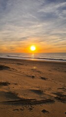 Obraz premium Magnifique coucher de soleil sur une plage de la côte atlantique française (Presqu'île du Cap Ferret)