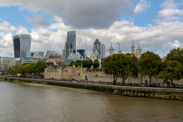 Obraz premium The River Thames and skyline of London, England. 
