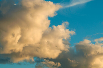 Obraz premium Sunset sky landscape, scenic orange clouds in the vast evening sky, nature background