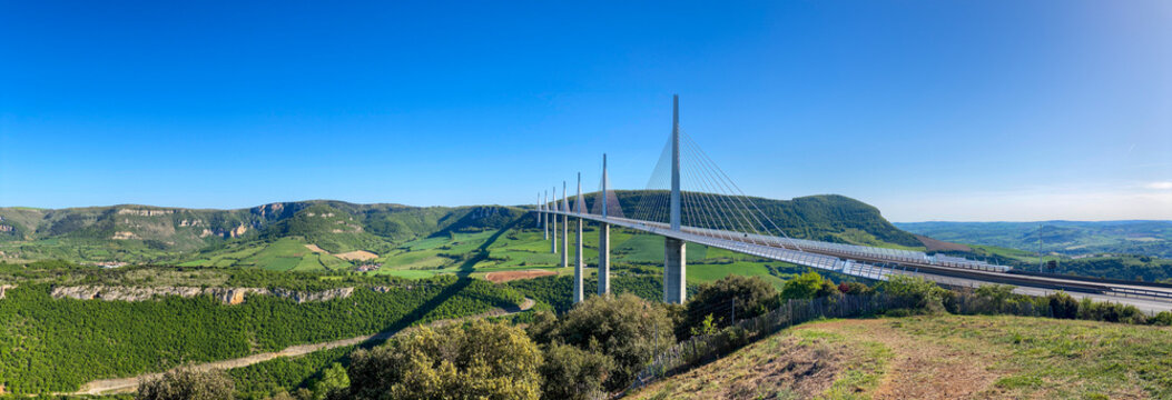 Le viaduc de Millau en France