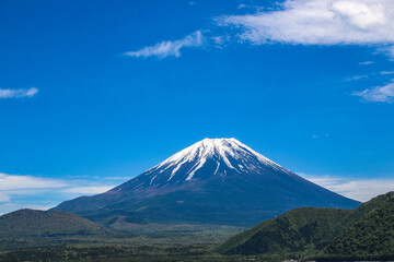 Fototapeta premium 初夏晴天の富士山