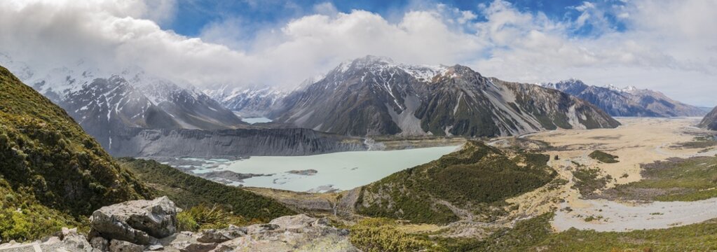 View on Hooker Valley from Sealy Tarns track, glacial lakes Mueller Lake and Hooker Lake, Mount Cook National Park, Canterbury Region, Southland, New Zealand