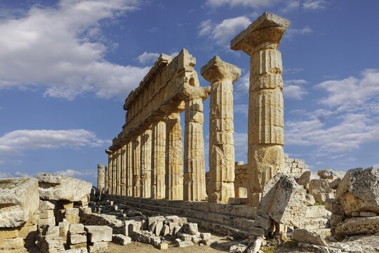 Dorian Peripteros Temple C, 550 BC, presumably dedicated to Apollo, partly rebuilt in 1925, Acropolis by Selinus, archaeological sites of Selinunte, Parco Archeologico di Selinunte, Castelvetrano, Trapani community consortium, Sicily, Italy, Mediterranean