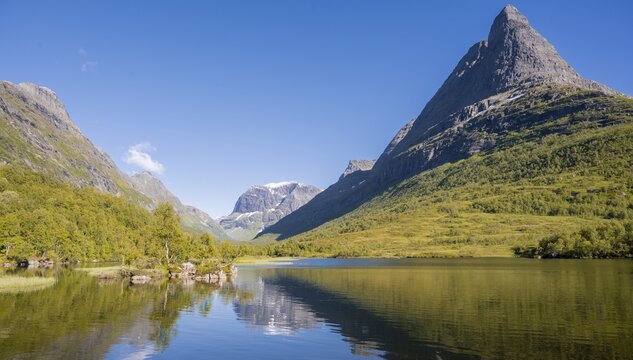 Lake Litlvatnet in Innerdalen High Valley, Innerdalst&aring;rnet Mountain, Trollheimen Mountain Area, Sunndal, M&oslash;re og Romsdal, Vestlandet, Norway