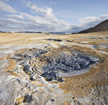 Boiling, bubbling mud, Hveraroend geothermal region at the foot of Mt. N&aacute;mafjall, Myvatn, northern Iceland, Iceland, Atlantic Ocean