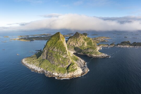 Tr&aelig;na Island, Traena, Sanna, Helgeland Coast, Nordland, Norway