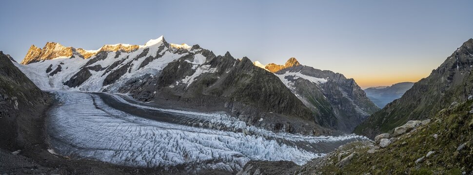 High alpine landscape, sunrise, glacier tongue, glacier Unteres Eismeer, Finsteraarhorn, Agasszishorn, Gro&szlig;es Fiescherhorn, Bernese Oberland, Switzerland