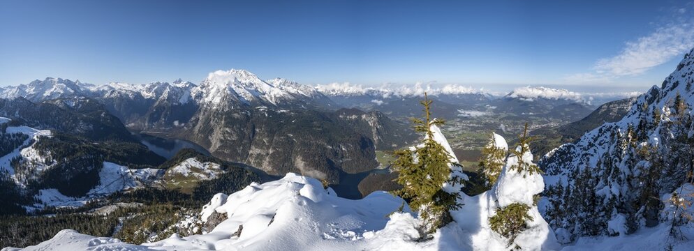 Alpine panorama in winter at nice weather, view from Jenner to K&ouml;nigssee and Watzmann, Berchtesgaden National Park, Berchtesgaden Alps, Sch&ouml;nau am K&ouml;nigssee, Berchtesgadener Land, Bavaria, Germany