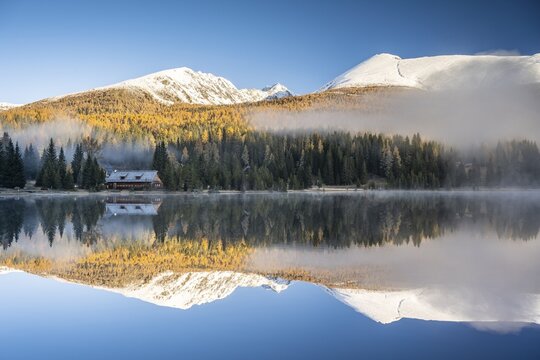 Prebersee in autumn, foggy atmosphere with reflection, Lungau, Land Salzburg, Salzburg, Austria